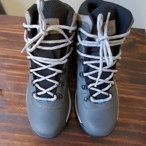 Columbia Newton Ridge Plus women's hiking boots